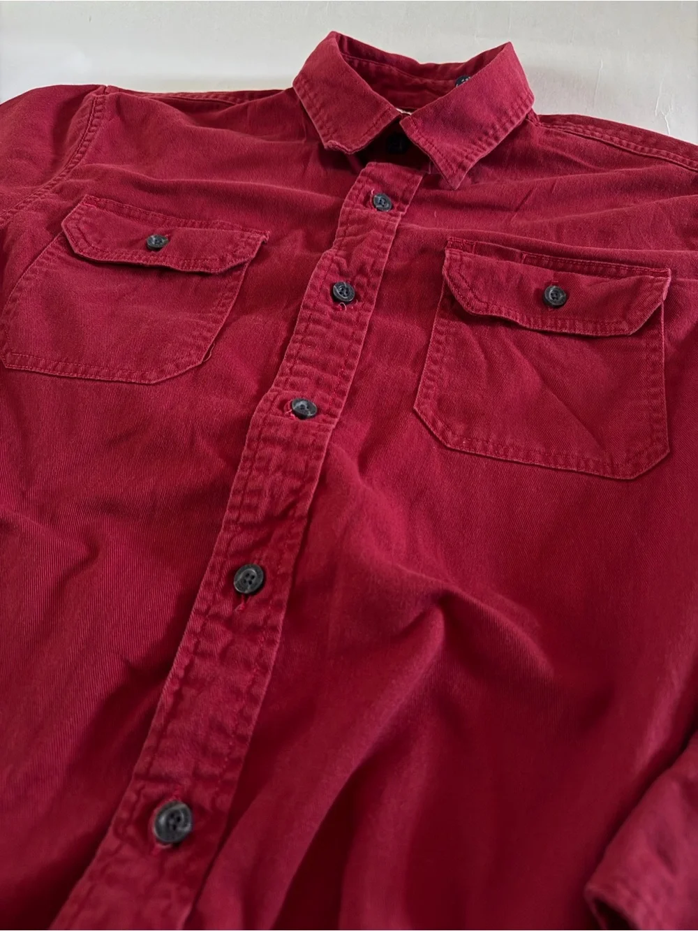 Men's Wrangler Red Button-Up Shirt with Chest Pockets